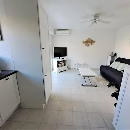 Frejus, Studio, 100 M De La Plage-port 아파트 *